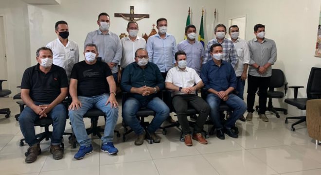 Prefeitos do Cariri defendem consórcio para aterro sanitário com Fernando Santana