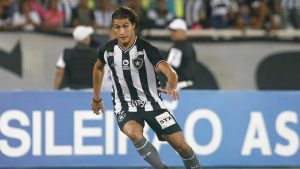 Suspeito de atropelamento, ex-jogador do Botafogo vai prestar depoimento