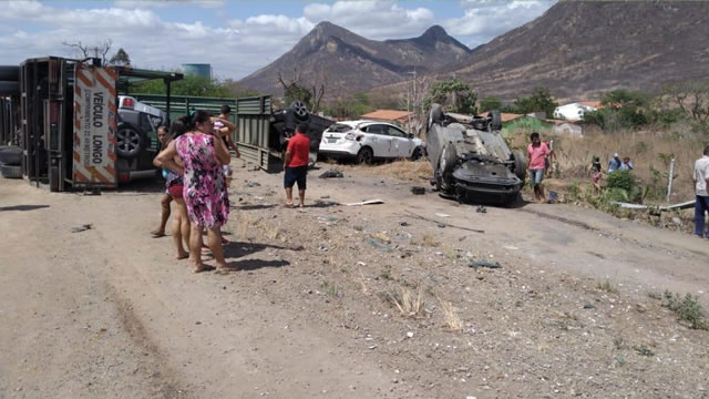 Médica, prefeita eleita de Itapajé deixa solenidade de posse para atender vítimas de acidente