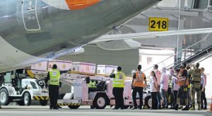 Segundo lote de vacinas contra Covid-19, primeiro da AstraZeneca, chega ao Ceará