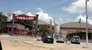 Em clima de incertezas, funcionários da Troller vivem expectativa de venda da fábrica