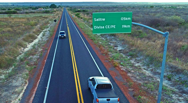 Motorista morre preso às ferragens em Salitre após o carro capotar