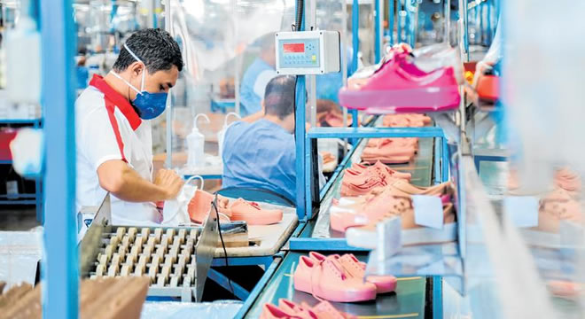 Indústria cearense de calçados deve crescer 14% neste ano
