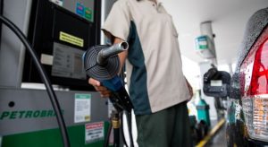 Preço da gasolina no Ceará deve passar de R$5 após novo reajuste da Petrobras