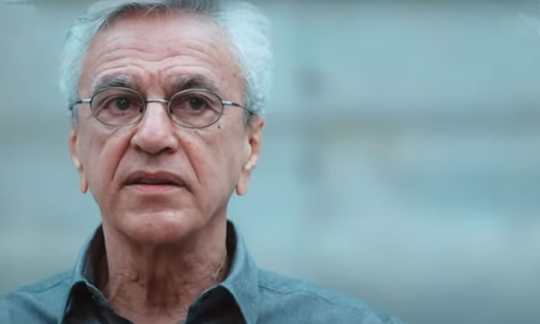 Caetano Veloso rebate uso de vídeo antigo e cogita processo por fake news