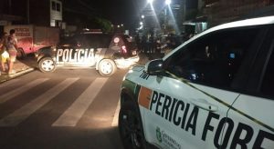 Adolescente é morto na frente da namorada ao sair de loja de açaí