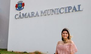 Vereadora mais jovem de Juazeiro é empossada e eleita 1ª secretária da mesa diretora