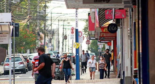 Fim do auxílio emergencial e desemprego afetam consumo e produção