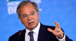 Guedes defende vacinação em massa e diz que medida é decisiva para a economia