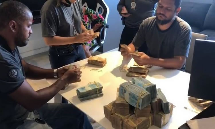 Nego do Borel é alvo de operação policial e tem passaporte apreendido