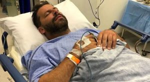 Henri Castelli surge com rosto desfigurado em vídeo e revela agressão em Maceió