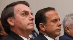 Bolsonaro e Doria travam uma disputa para garantir a primeira foto da vacinação no Brasil