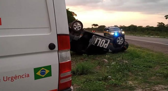 022-21 Viatura capota com três policiais civis a caminho de operação Enem