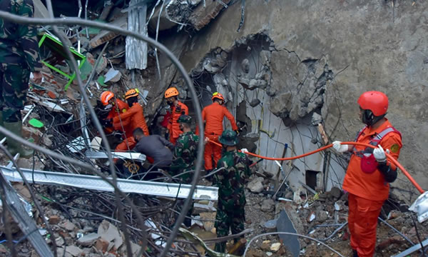 Terremoto de 6,2 graus na escala Richter deixa ao menos 42 mortos na Indonésia
