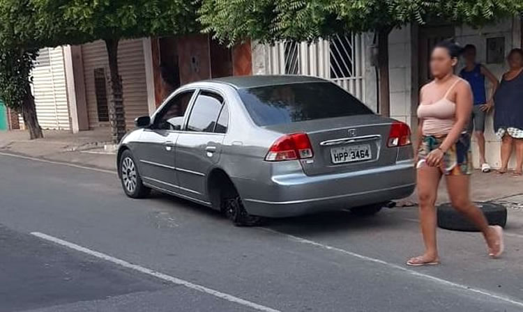 Pneu se solta de carro em movimento e deixa duas idosas feridas em Juazeiro do Norte