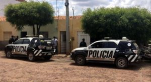 Cinco presos e quatro revólveres apreendidos em Juazeiro e Lavras da Mangabeira