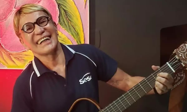 Zezinho Correa, cantor do grupo Carrapicho, está internado em UTI com Covid-19
