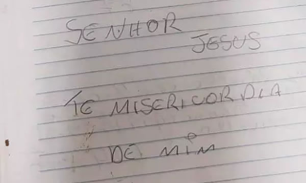 Ladrão furta escola, mas deixa bilhete de desculpa ao lado de bíblia
