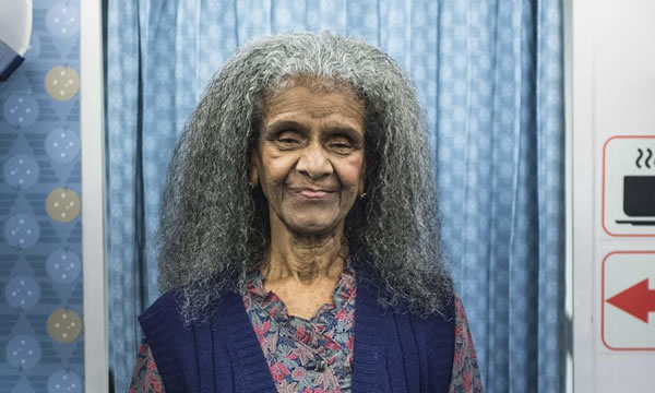 Atriz Niana Machado, a Bá de 'Pé na Cova', morre aos 82 anos