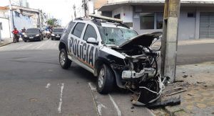 Colisão entre veículos deixa policiais feridos no Centro de Fortaleza