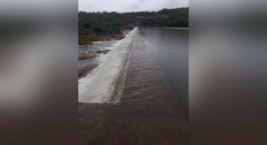 Açude Caldeirões, em Saboeiro, é primeiro reservatório a sangrar em 2021 no Ceará