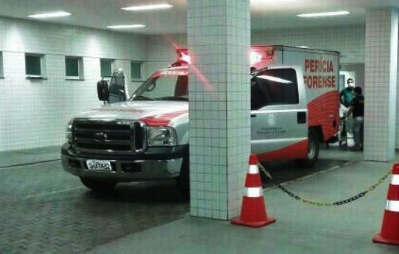 Corpo de Regilene foi recolhido pelo rabecão no Hospital Regional do Cariri em Juazeiro