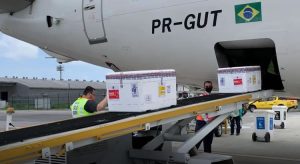 Ceará recebe 80.500 doses da vacina da AstraZeneca/Oxford contra Covid-19