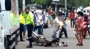 Em momento de fúria, homem destrói motocicleta após ter veículo apreendido em Barbalha