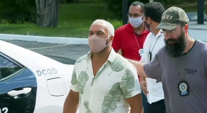 Belo é preso quatro dias após show em escola pública no Rio de Janeiro