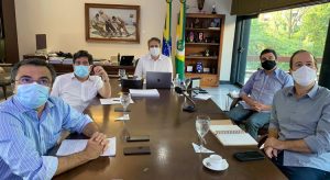 Ceará prevê adquirir 5,87 milhões de doses da vacina russa Sputnik V, anuncia Camilo Santana