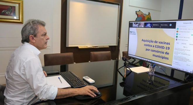 Prefeitos cearenses têm até 22 de março para aderir a consórcio municipal para compra de vacinas