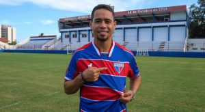 Yago Pikachu chega ao Fortaleza e é apresentado aos companheiros