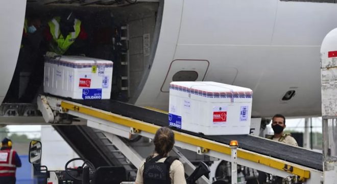 Ceará recebe nova remessa de vacinas contra Covid-19 nesta quarta-feira (3)