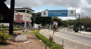 Número de cearenses com nível superior presencial mais que dobra em 10 anos