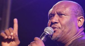 Irmão Lázaro, ex-Olodum, permanece internado em UTI com Covid-19