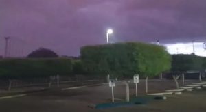 Nuvens ficam rosa em dia de chuva e encantam moradores, no Ceará