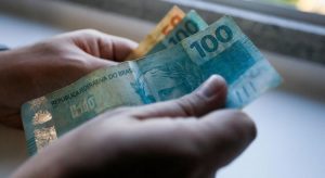 Auxílio emergencial deve partir de R$ 150 por limitação no orçamento