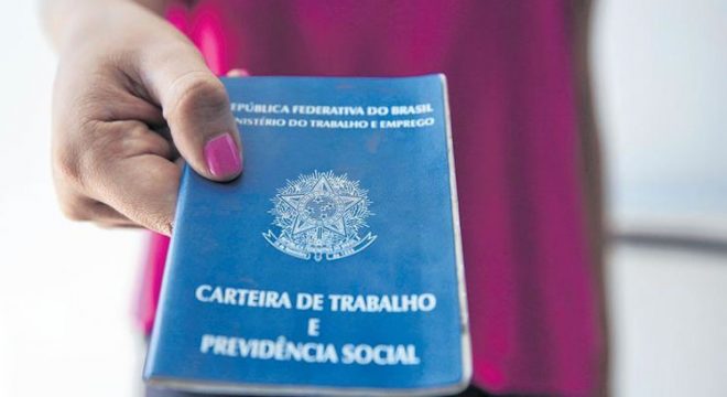 Taxa de desemprego no Brasil atinge 14,2% até janeiro, indica IBGE