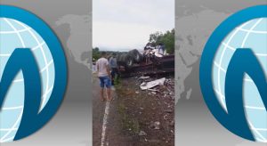 Carreta capota em Campos Sales