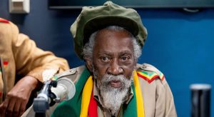 Bunny Wailer, que fundou The Wailers com Bob Marley e Peter Tosh, morre aos 73 anos