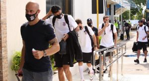 Torcedores se despedem do Corinthians no Aeroporto de Juazeiro do Norte