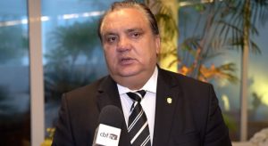 Com Covid-19, ex-jogador Branco é intubado em UTI do Rio de Janeiro