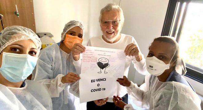 Carlos Alberto de Nóbrega agradece equipe médica após cura da Covid-19
