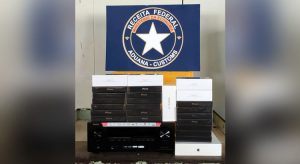 Receita apreende carga avaliada em R$ 280 mil com celulares Iphone e Xiaomi em agência dos Correios