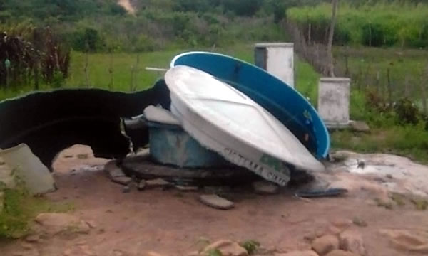 Caixa d'água de poço artesiano destruída por explosão em Icó