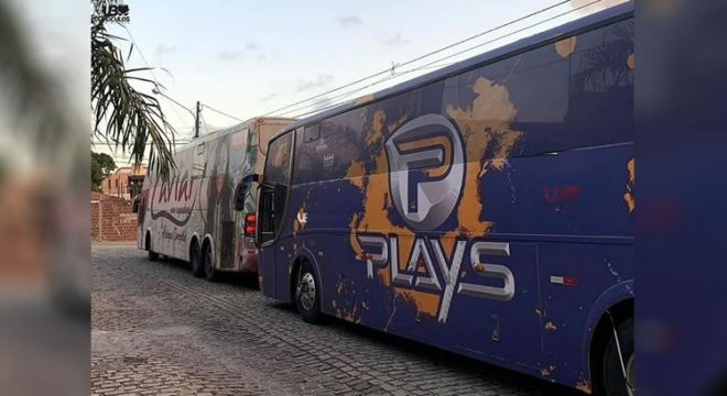 Caviar com Rapadura e Forró dos Plays vendem ônibus por impactos da pandemia do coronavírus