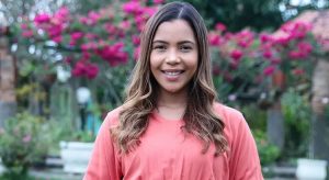 Mais de dois meses após acidente, cantora Amanda Wanessa sai de UTI e é transferida para o quarto