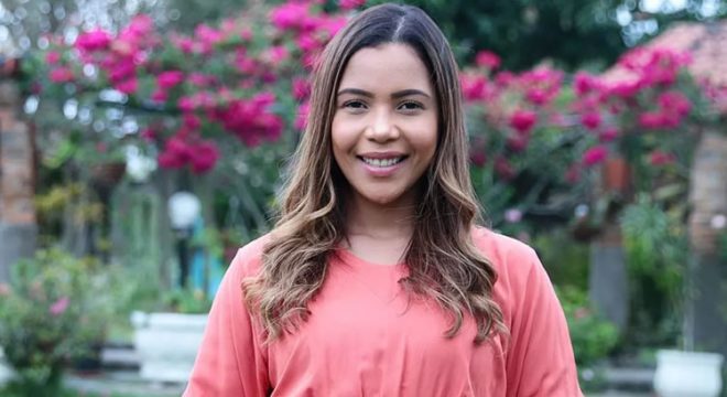 Mais de dois meses após acidente, cantora Amanda Wanessa sai de UTI e é transferida para o quarto