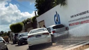 Corolla bate num Gol em Juazeiro e o arremessa contra a parede de construtora