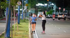 Atividades físicas poderão ser acompanhadas por personal trainers em espaços públicos no Ceará
